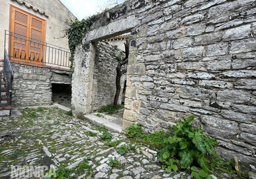 ERICE VETTA VIA CHIARAMONTE